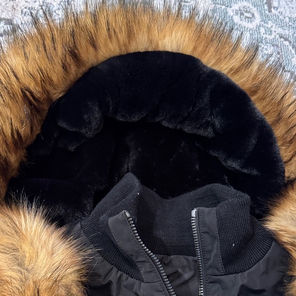 Babaton Black Puffer Coat with Faux Fur Trim Aritzia - Picture 2 of 11